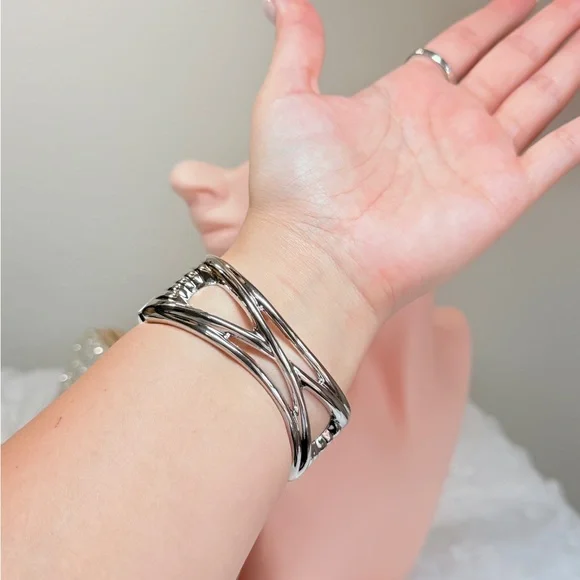 ⚜️ Silver Statement Cuff Bracelet - Picture 7 of 7